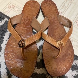 Tory Bitch Thora flip flop sandals. Womens size 8. 

Gently used.